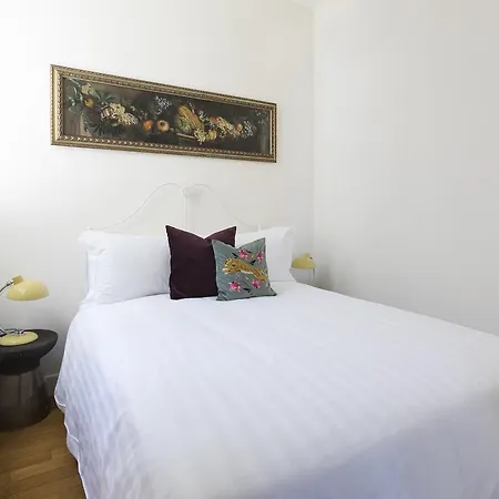 Six-bedroom On Lungotevere Degli Altoviti Apt 19 רומא