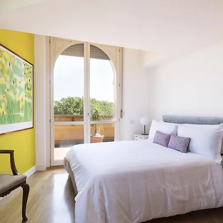 Six-bedroom On Lungotevere Degli Altoviti Apt 19 רומא