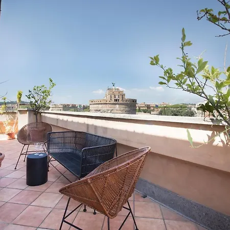 Six-bedroom On Lungotevere Degli Altoviti Apt 19 רומא