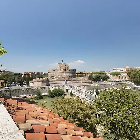 Six-bedroom On Lungotevere Degli Altoviti Apt 19 Aparthotel *